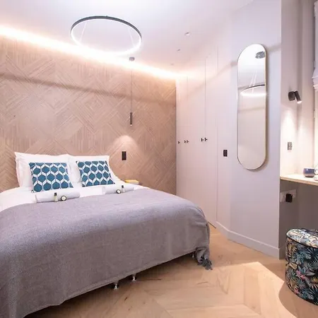 Chic & Fully-equipped In Le Marais Paris