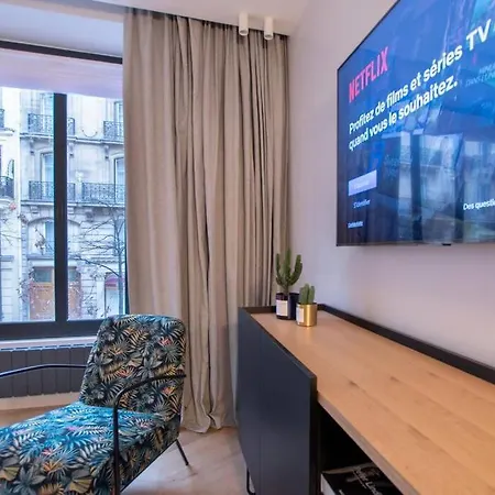 Chic & Fully-equipped In Le Marais Apartment *
