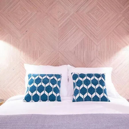 Chic & Fully-equipped In Le Marais Paris